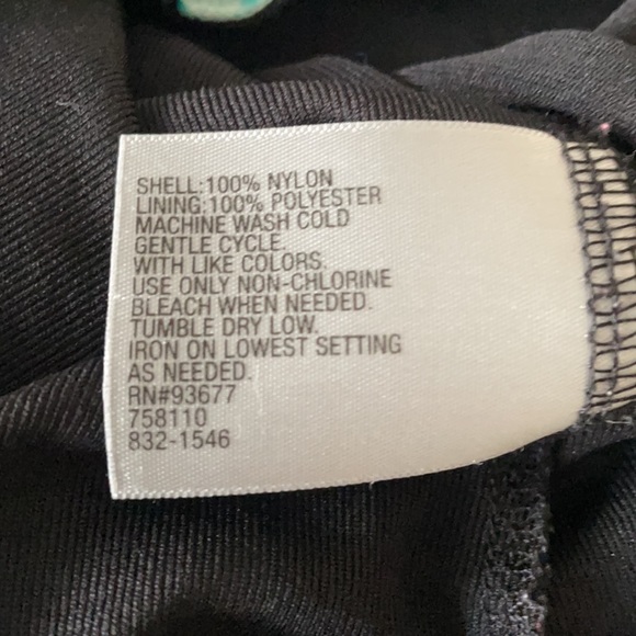 Worthington Woman’s Capped Sleeve Top Size Medium - Picture 8 of 8